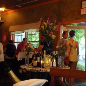 The dining room at Santiago's Bodega