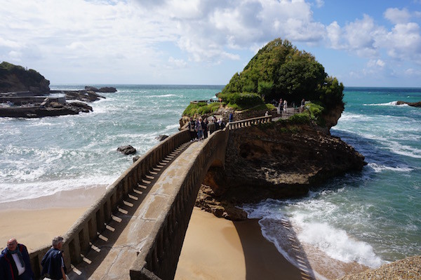 A foot bridge leading to a little island along the walk before reaching Port des Pecheurs.